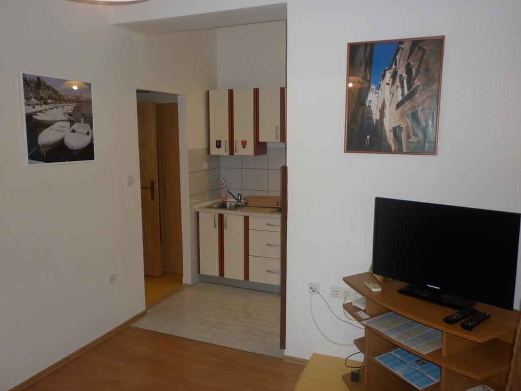 Apartments Calendula Rubic Split Room photo